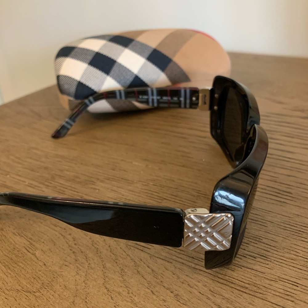 Authentic Burberry sun glasses